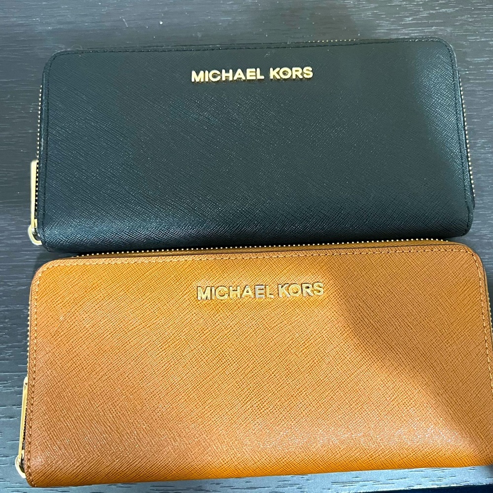Authentic Michael Kors Zip Wallet